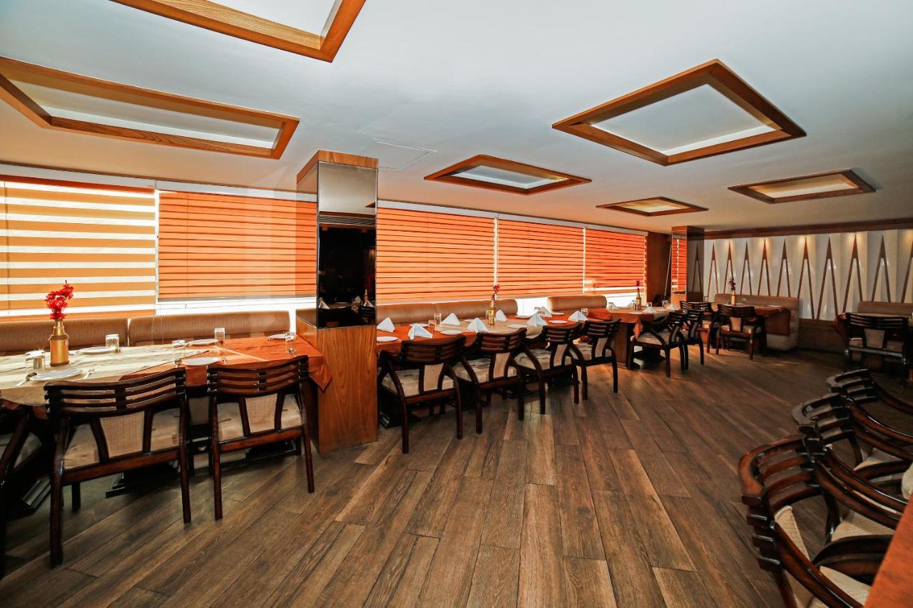 גוואליור Hotel Shelter מראה חיצוני תמונה