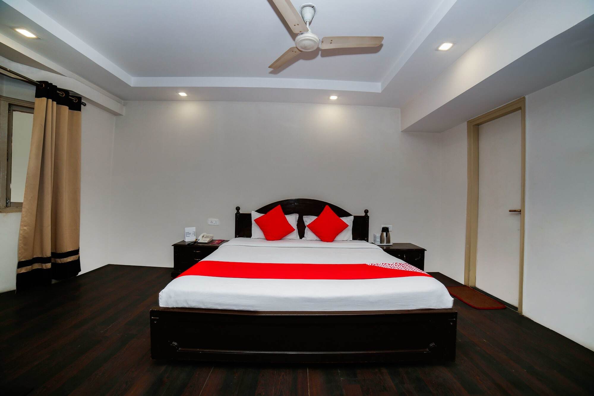 גוואליור Hotel Shelter מראה חיצוני תמונה
